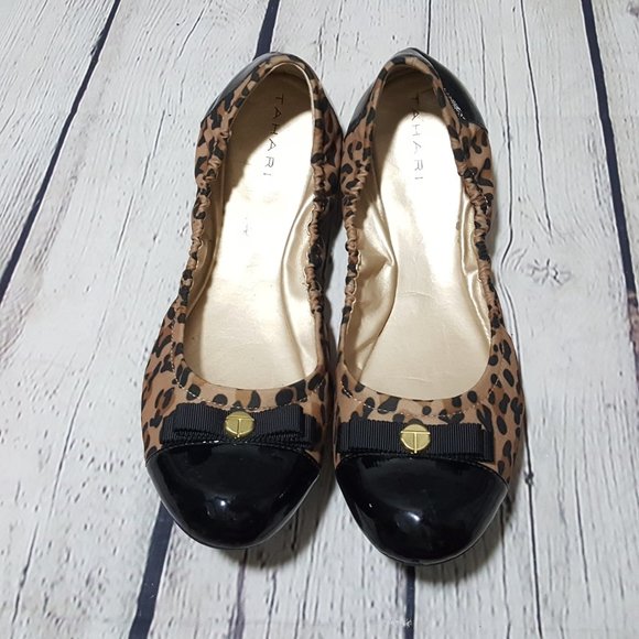 TAHARI Leopard Print Gibson Flats Shoes 9.5 Patent - Picture 2 of 6